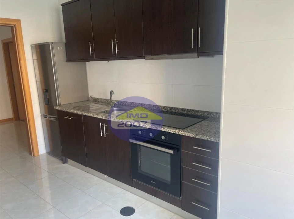 Apartamento T2 para Venda em Canelas Foto 2