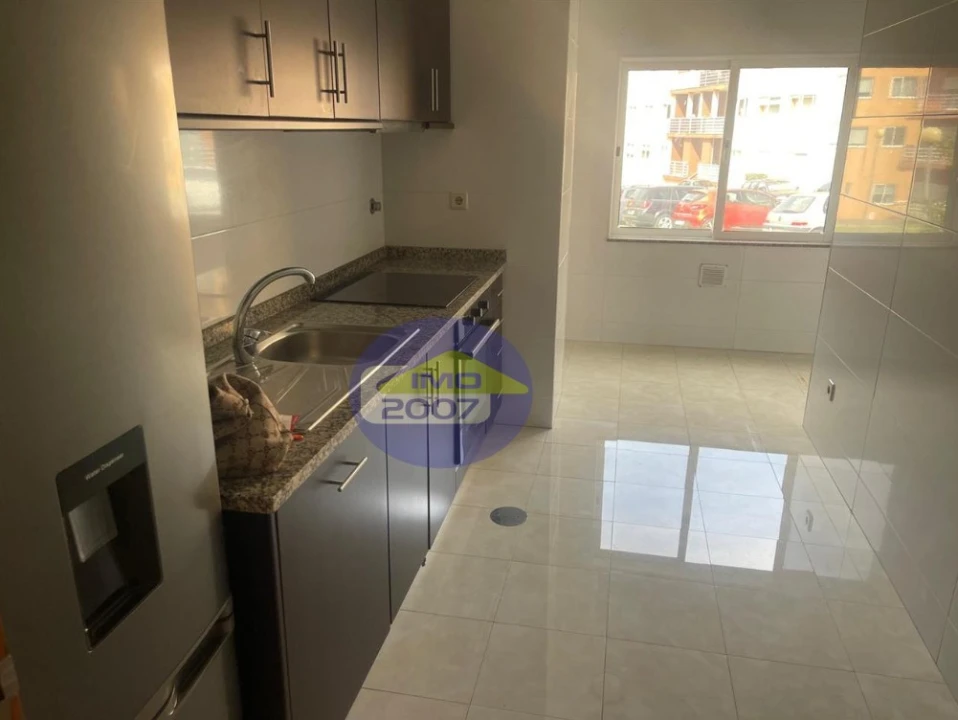 Apartamento T2 para Venda em Canelas Foto 3