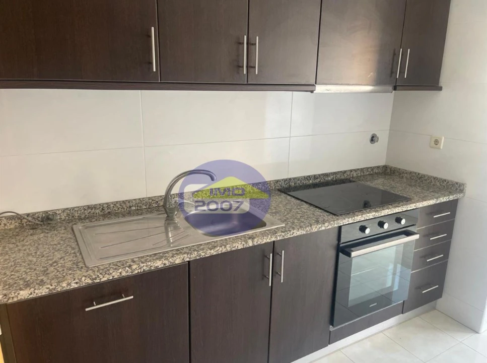 Apartamento T2 para Venda em Canelas Foto 4