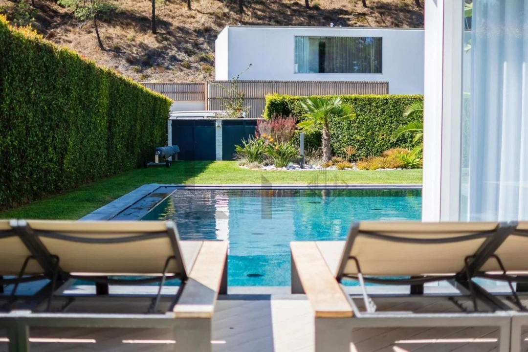 Moradia T4 para Arrendamento em Charneca de Caparica e Sobreda Foto 3