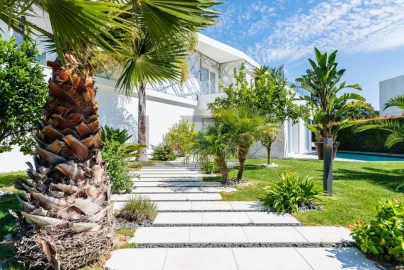 Moradia T4 para Arrendamento em Charneca de Caparica e Sobreda