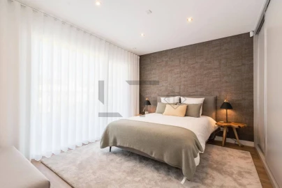 Moradia T4 para Arrendamento em Charneca de Caparica e Sobreda