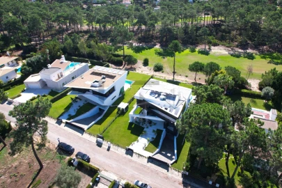 Moradia T4 para Arrendamento em Charneca de Caparica e Sobreda