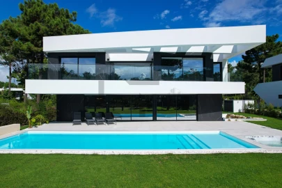 Moradia T4 para Arrendamento em Charneca de Caparica e Sobreda