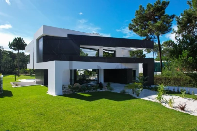 Moradia T4 para Arrendamento em Charneca de Caparica e Sobreda