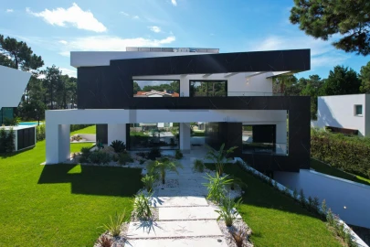 Moradia T4 para Arrendamento em Charneca de Caparica e Sobreda