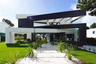 Moradia T4 para Arrendamento em Charneca de Caparica e Sobreda