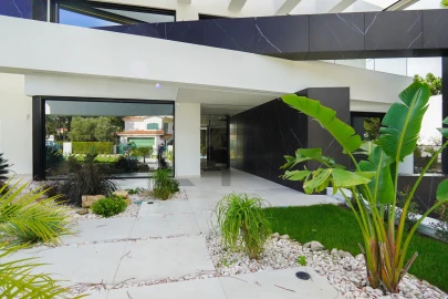 Moradia T4 para Arrendamento em Charneca de Caparica e Sobreda