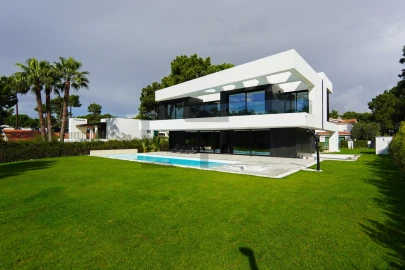 Moradia T4 para Arrendamento em Charneca de Caparica e Sobreda