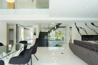 Moradia T4 para Arrendamento em Charneca de Caparica e Sobreda