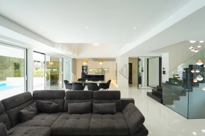 Moradia T4 para Arrendamento em Charneca de Caparica e Sobreda