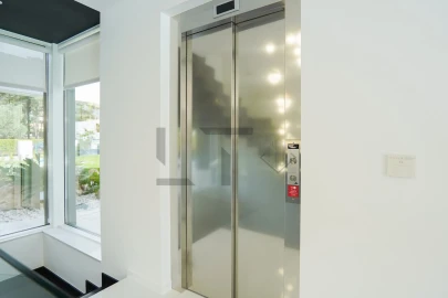 Moradia T4 para Arrendamento em Charneca de Caparica e Sobreda