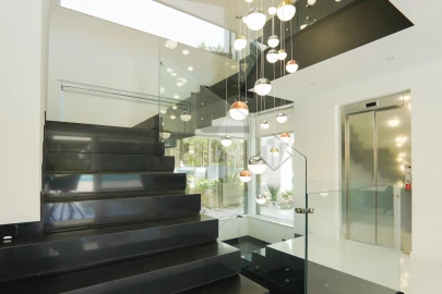 Moradia T4 para Arrendamento em Charneca de Caparica e Sobreda