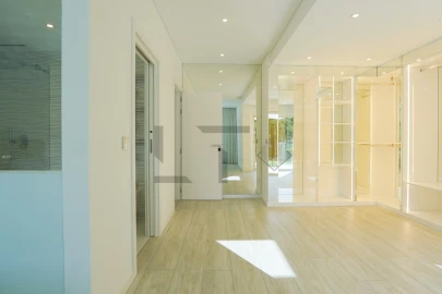 Moradia T4 para Arrendamento em Charneca de Caparica e Sobreda