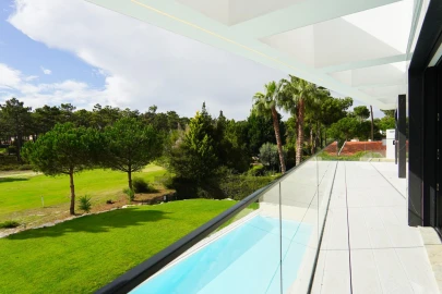 Moradia T4 para Arrendamento em Charneca de Caparica e Sobreda