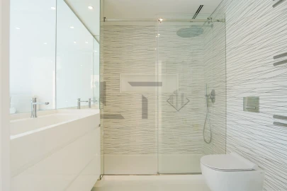 Moradia T4 para Arrendamento em Charneca de Caparica e Sobreda