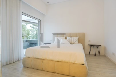 Moradia T4 para Arrendamento em Charneca de Caparica e Sobreda