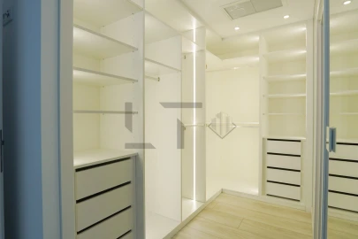 Moradia T4 para Arrendamento em Charneca de Caparica e Sobreda