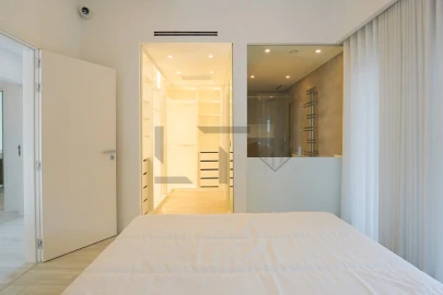 Moradia T4 para Arrendamento em Charneca de Caparica e Sobreda