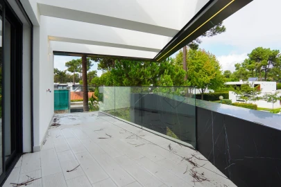 Moradia T4 para Arrendamento em Charneca de Caparica e Sobreda