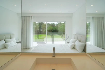 Moradia T4 para Arrendamento em Charneca de Caparica e Sobreda