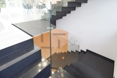 Moradia T4 para Arrendamento em Charneca de Caparica e Sobreda