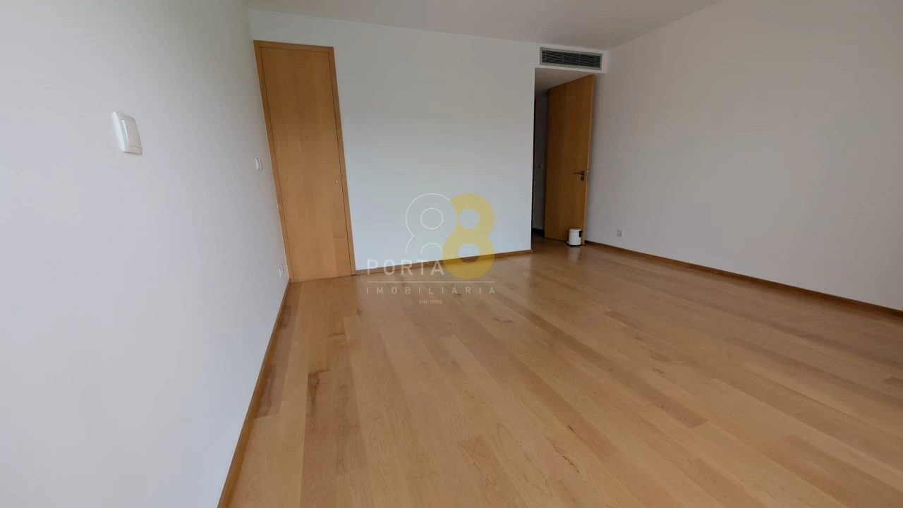 Apartamento T4 para Arrendamento em Mafamude e Vilar do Paraíso Foto 12