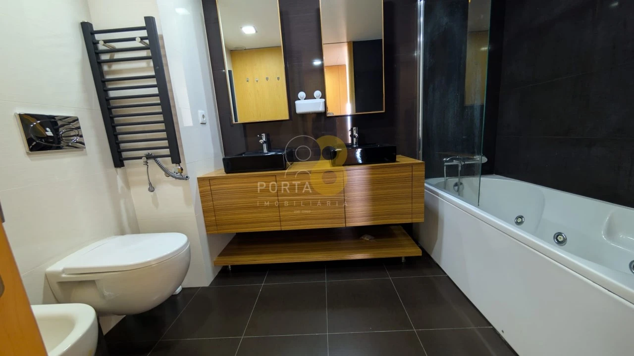 Apartamento T4 para Arrendamento em Mafamude e Vilar do Paraíso Foto 24