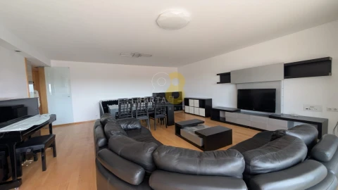 Apartamento T4 para Arrendamento em Mafamude e Vilar do Paraíso