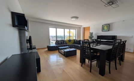 Apartamento T4 para Arrendamento em Mafamude e Vilar do Paraíso