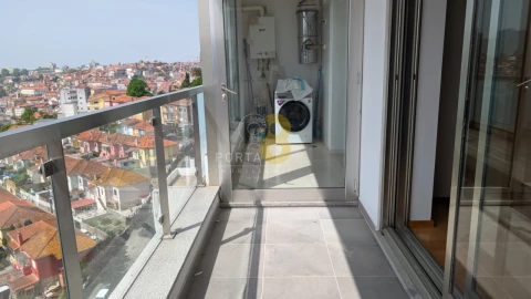 Apartamento T4 para Arrendamento em Mafamude e Vilar do Paraíso