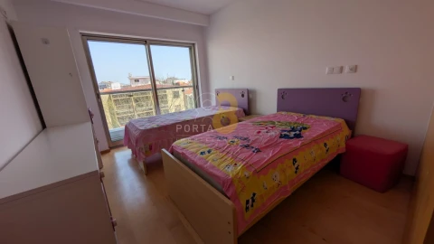 Apartamento T4 para Arrendamento em Mafamude e Vilar do Paraíso