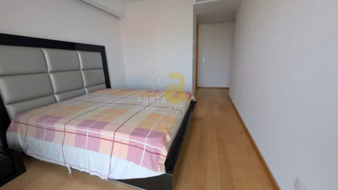 Apartamento T4 para Arrendamento em Mafamude e Vilar do Paraíso
