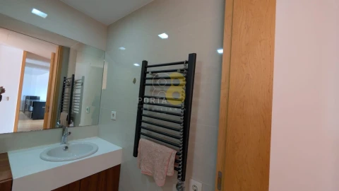 Apartamento T4 para Arrendamento em Mafamude e Vilar do Paraíso