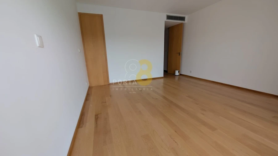 Apartamento T4 para Arrendamento em Mafamude e Vilar do Paraíso Foto 12
