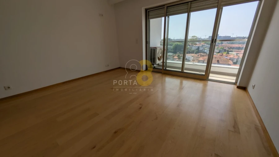 Apartamento T4 para Arrendamento em Mafamude e Vilar do Paraíso Foto 15