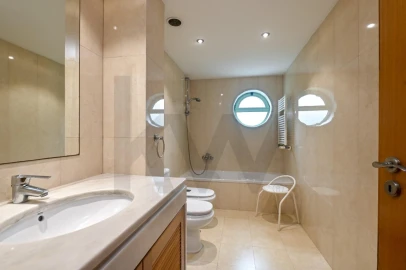 Apartamento T3 para Venda em Oeiras e São Julião da Barra, Paço de Arcos e Caxias