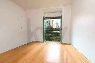 Apartamento T3 para Venda em Oeiras e São Julião da Barra, Paço de Arcos e Caxias