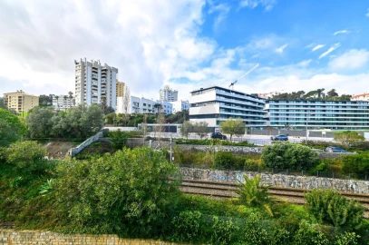 Apartamento T3 para Venda em Oeiras e São Julião da Barra, Paço de Arcos e Caxias