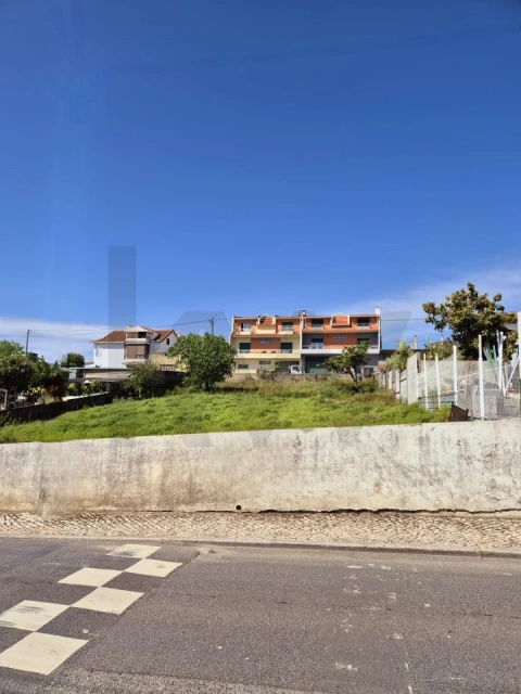 Terreno para Venda em Queluz e Belas
