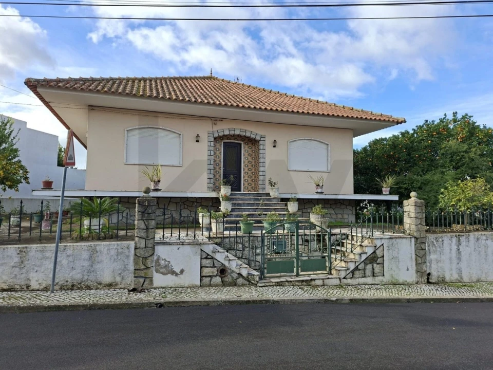 Moradia T4 para Venda em Vale de Cavalos Foto 1