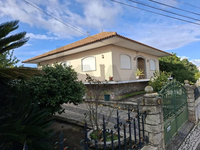 Moradia T4 para Venda em Vale de Cavalos Foto 2