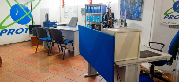 Armazém para Arrendamento em Algés, Linda-A-Velha e Cruz Quebrada-Dafundo