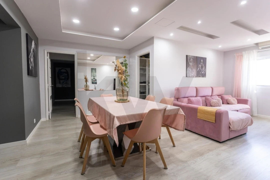 Apartamento T4 para Venda em Santo Antonio da Charneca Foto 1