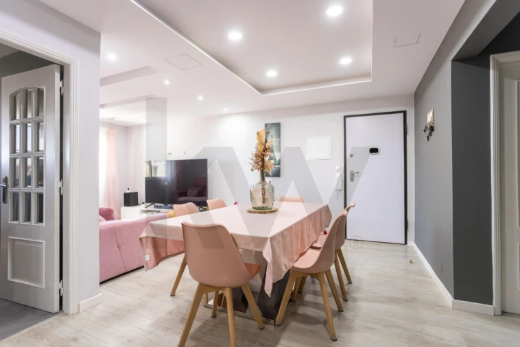 Apartamento T4 para Venda em Santo Antonio da Charneca Foto 2