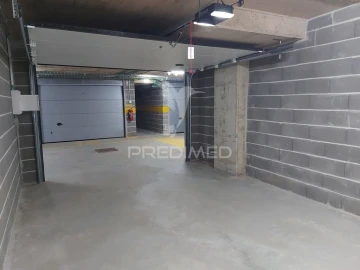 Garagem para Arrendamento em Portimão