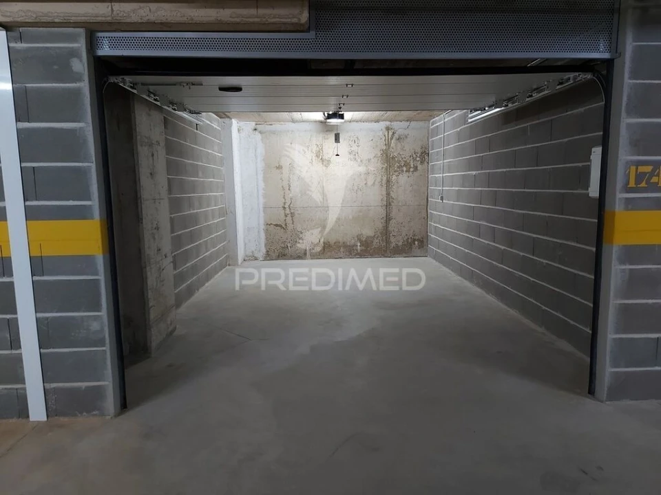 Garagem para Arrendamento em Portimão Foto 5