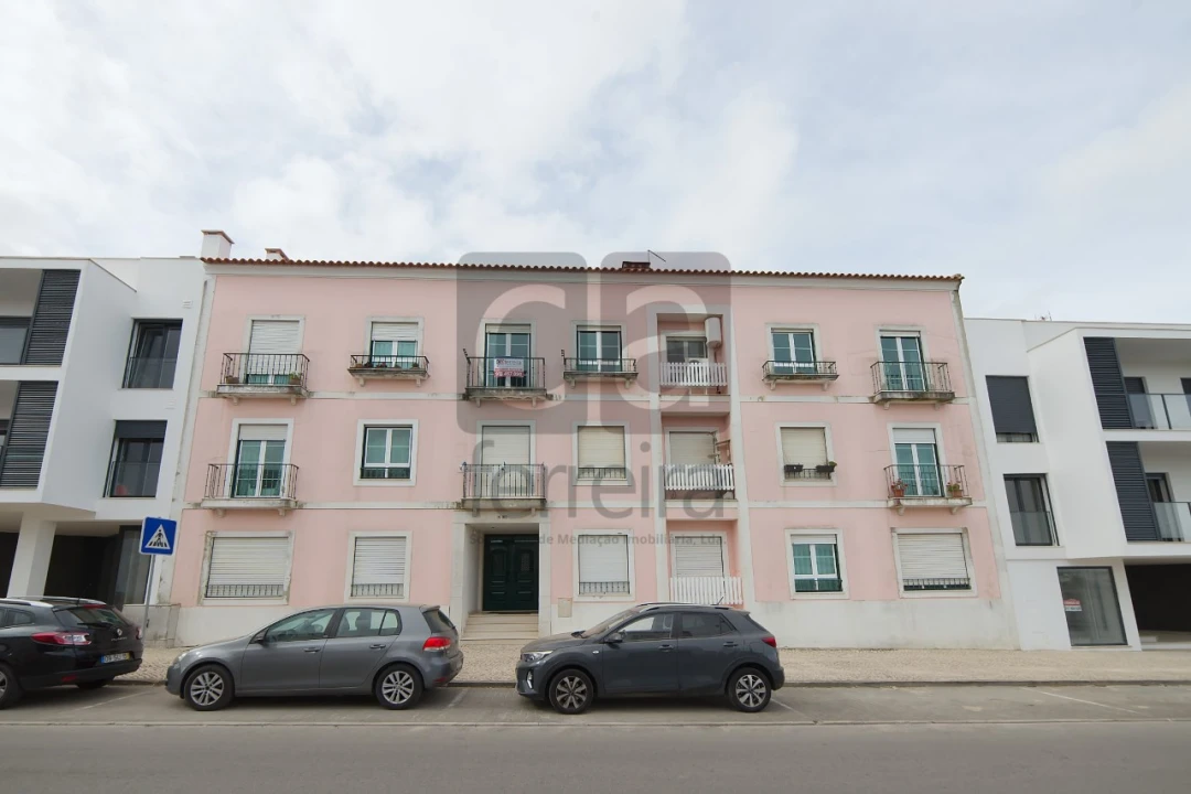 Apartamento T2 para Venda em Almeirim Foto 2