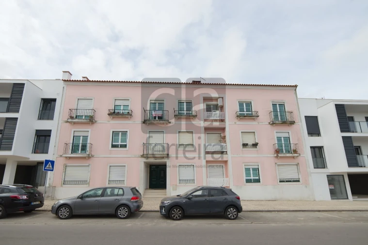 Apartamento T2 para Venda em Almeirim Foto 2