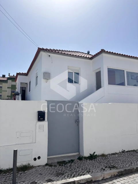 Moradia T2 para Venda em Algueirão-Mem Martins